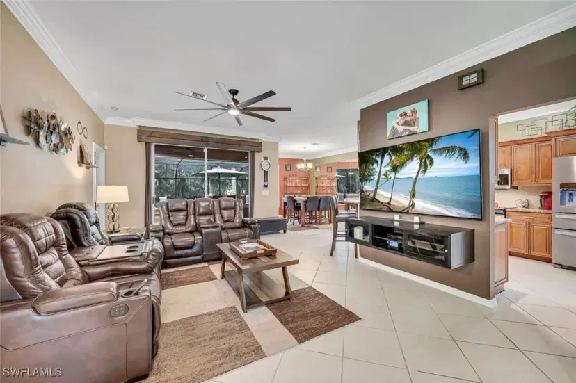 Picture of 246 Stanhope Cir, Naples FL 34104