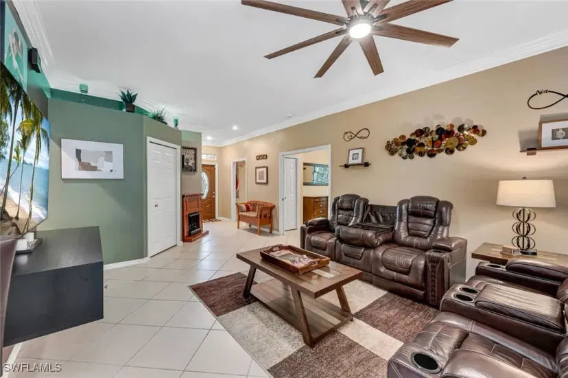 Picture of 246 Stanhope Cir, Naples FL 34104