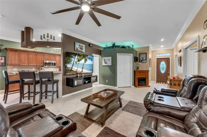 Picture of 246 Stanhope Cir, Naples FL 34104