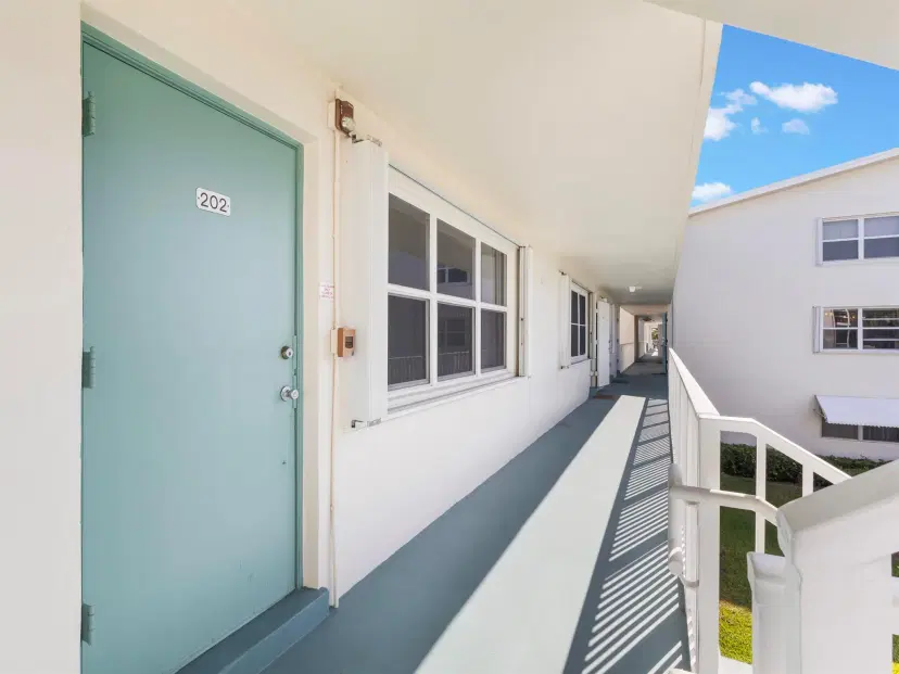Picture of 170 Horizons E 202, Boynton Beach FL 33435