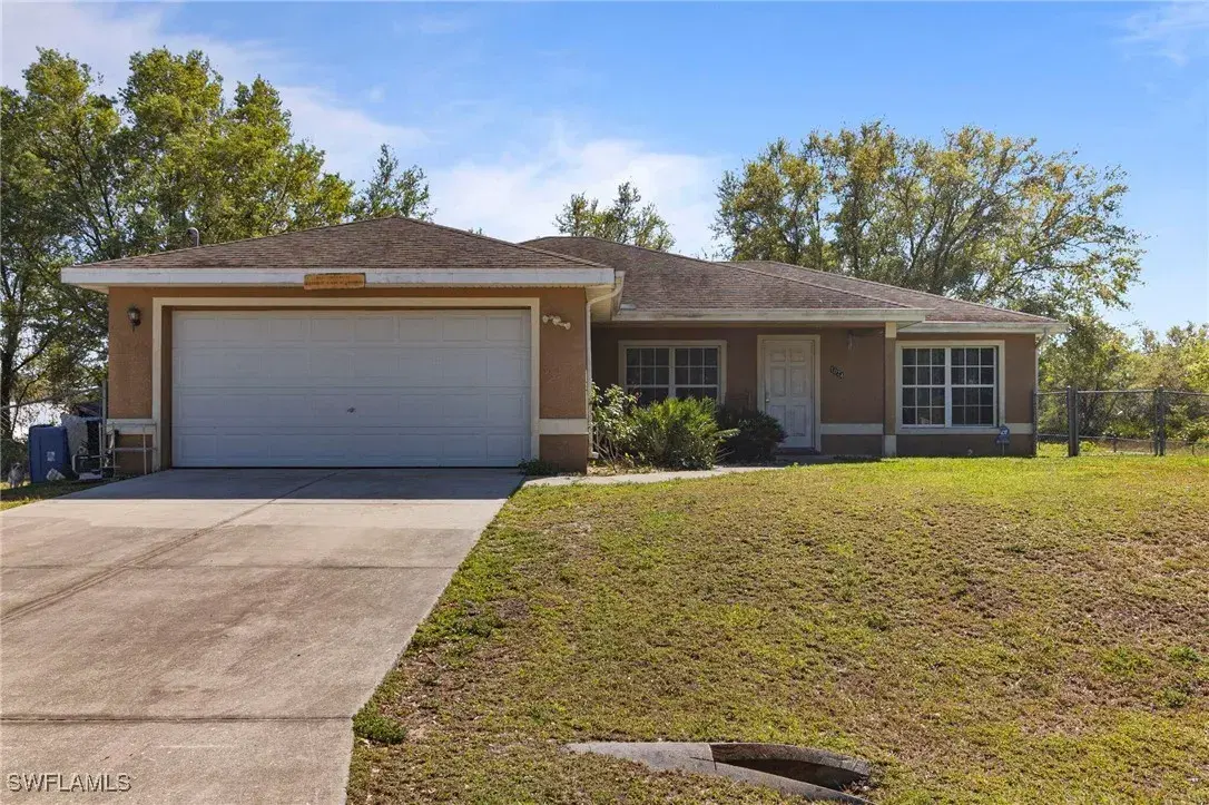 Picture of 1024 Iris St E, Lehigh Acres, FL 33974