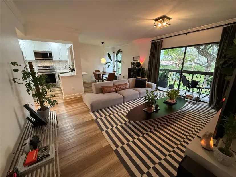 Picture of 13240 SW 88Th Ln 208E, Miami FL 33186