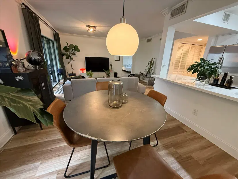 Picture of 13240 SW 88Th Ln 208E, Miami FL 33186