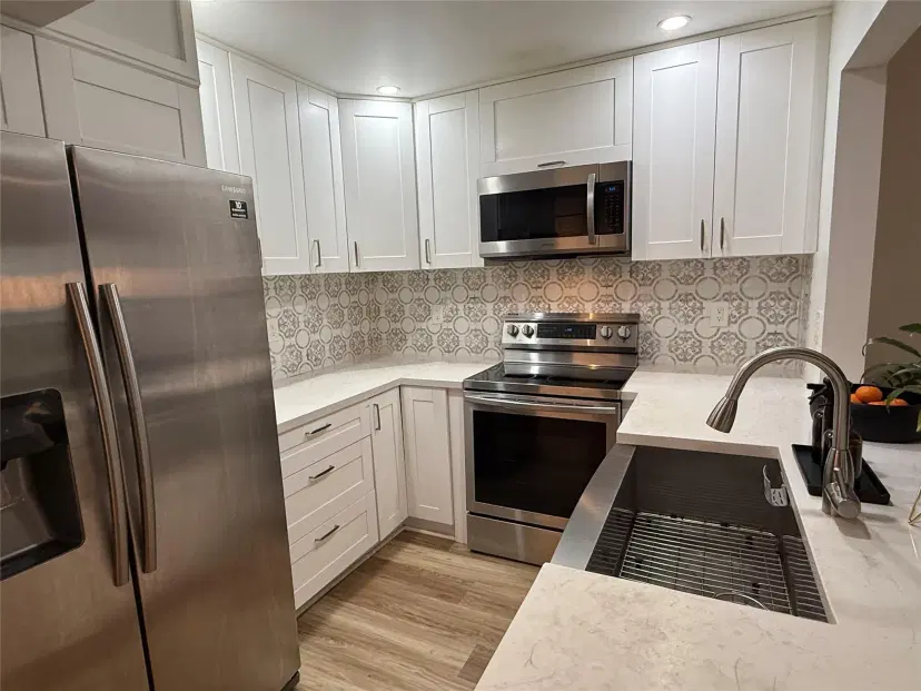 Picture of 13240 SW 88Th Ln 208E, Miami FL 33186