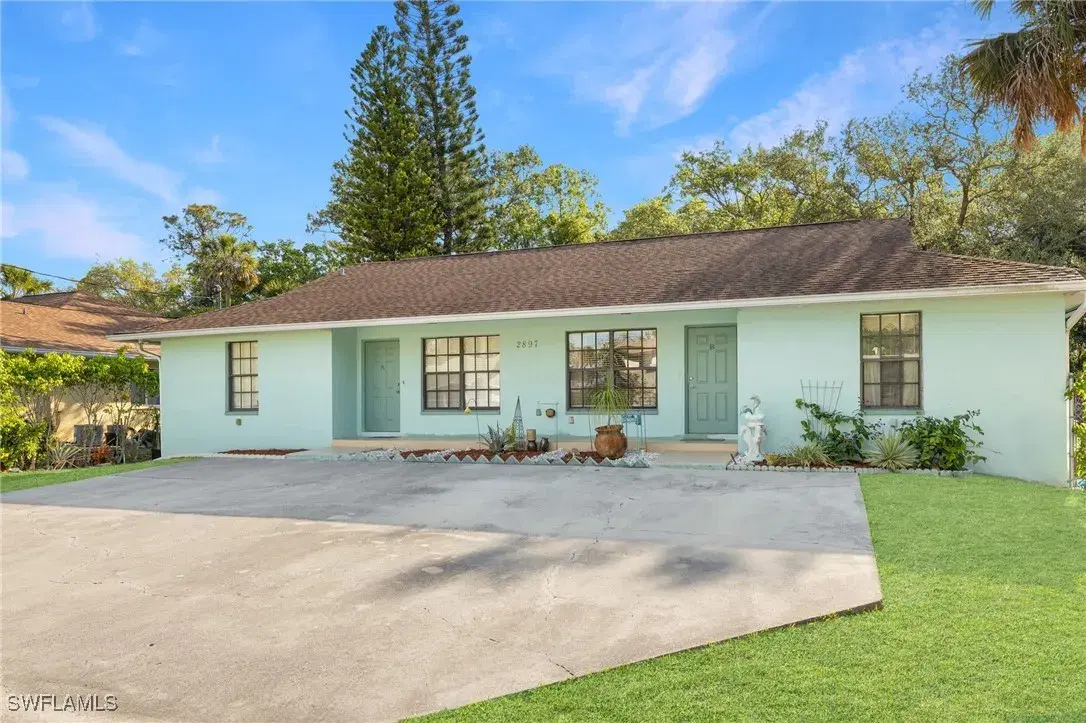 Picture of 2897 Gordon St, Naples, FL 34112
