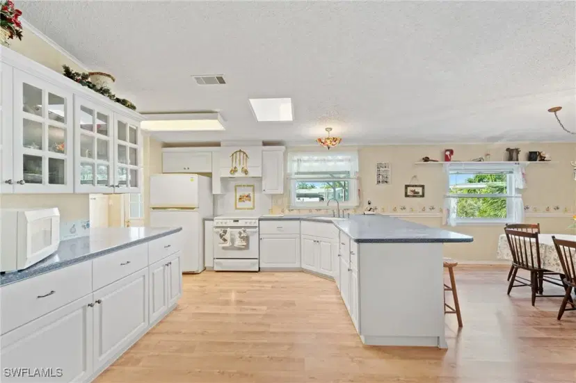 Picture of 278 Riverwood Rd, Naples FL 34114