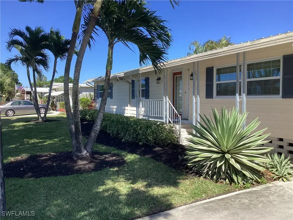 Picture of 4 Chateau Way, Naples, FL 34112
