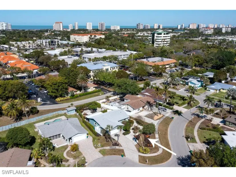 Picture of 1036 Lake Shore Ct, Naples FL 34103