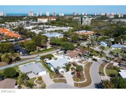 Picture of 1036 Lake Shore Ct, Naples, FL 34103