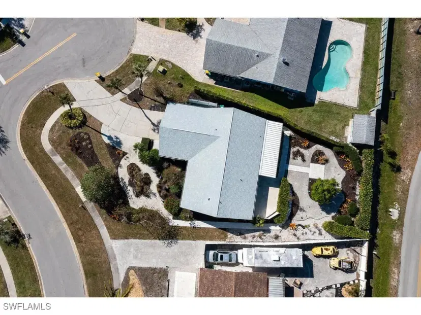 Picture of 1036 Lake Shore Ct, Naples FL 34103