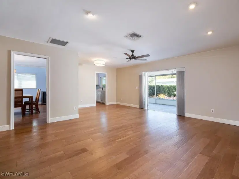 Picture of 1036 Lake Shore Ct, Naples FL 34103