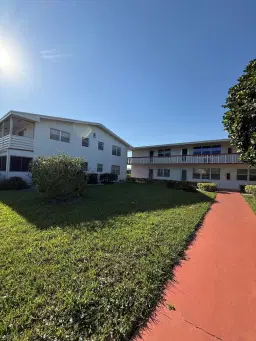 Picture of 111 Chatham E E, West Palm Beach, FL 33417