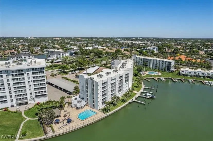 Picture of 300 Park Shore Dr 4C, Naples FL 34103