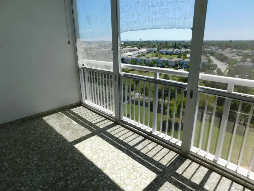 Picture of 4400 Hillcrest Dr 1009A, Hollywood FL 33021