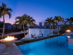 Picture of 3801 Crayton Rd, Naples, FL 34103
