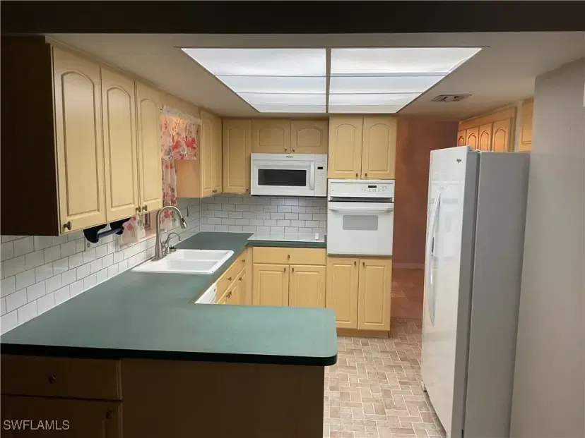 Picture of 213 Lake Ave, Lehigh Acres FL 33936