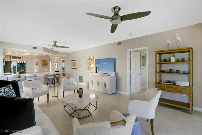 Picture of 13105 Vanderbilt Dr 405, Naples FL 34110
