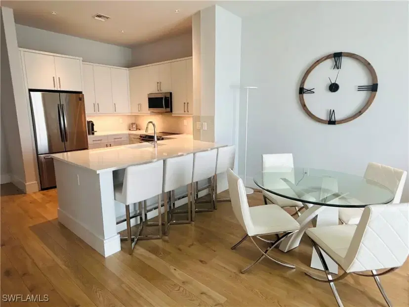 Picture of 101 8Th St S 303, Naples FL 34102