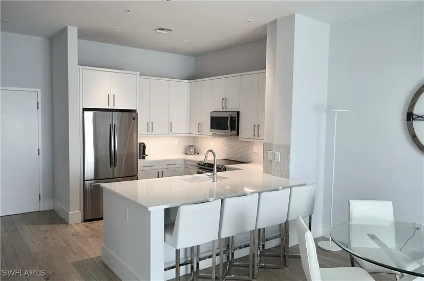 Picture of 101 8Th St S 303, Naples FL 34102
