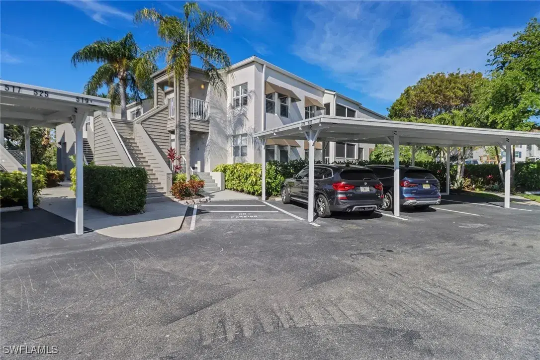 Picture of 537 Club Side Dr 3-537, Naples, FL 34110