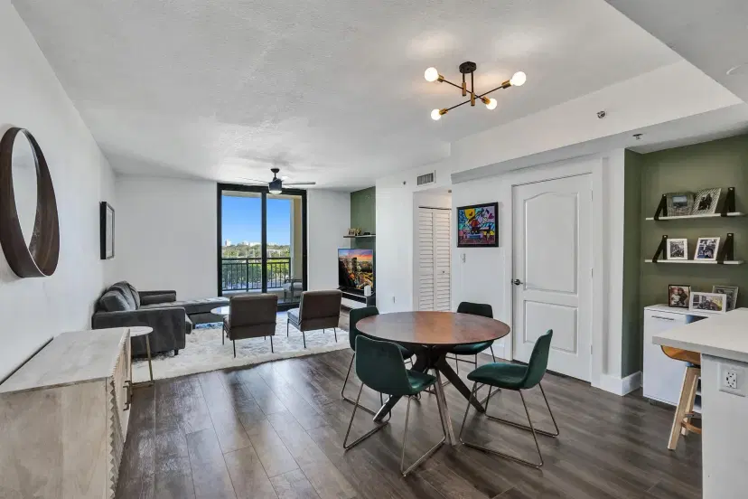 Picture of 100 N Federal Highway 528, Fort Lauderdale FL 33301