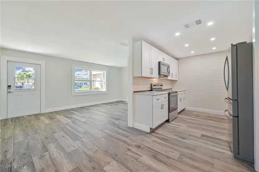 Picture of 91 Pioneer Ct, Fort Myers FL 33919