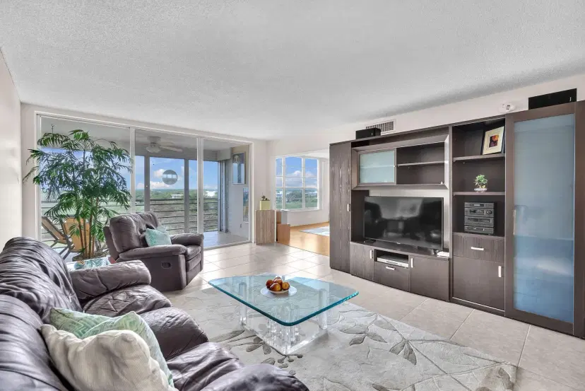 Picture of 605 Oaks Dr 907, Pompano Beach FL 33069