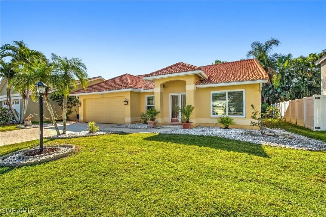 Picture of 12921 Eagle Pointe Cir, Fort Myers, FL 33913