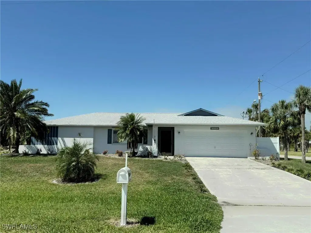 Picture of 18161 Interlochen Ln, Alva, FL 33920