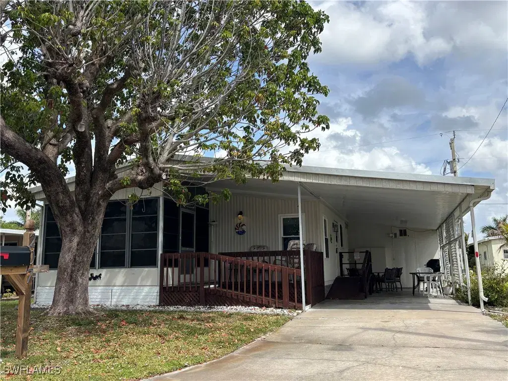 Picture of 207 Harvest Ln, North Fort Myers, FL 33917