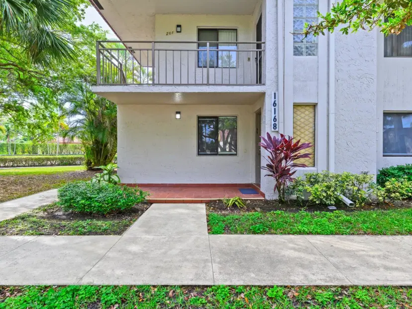Picture of 16168 Laurel Dr 101, Weston FL 33326