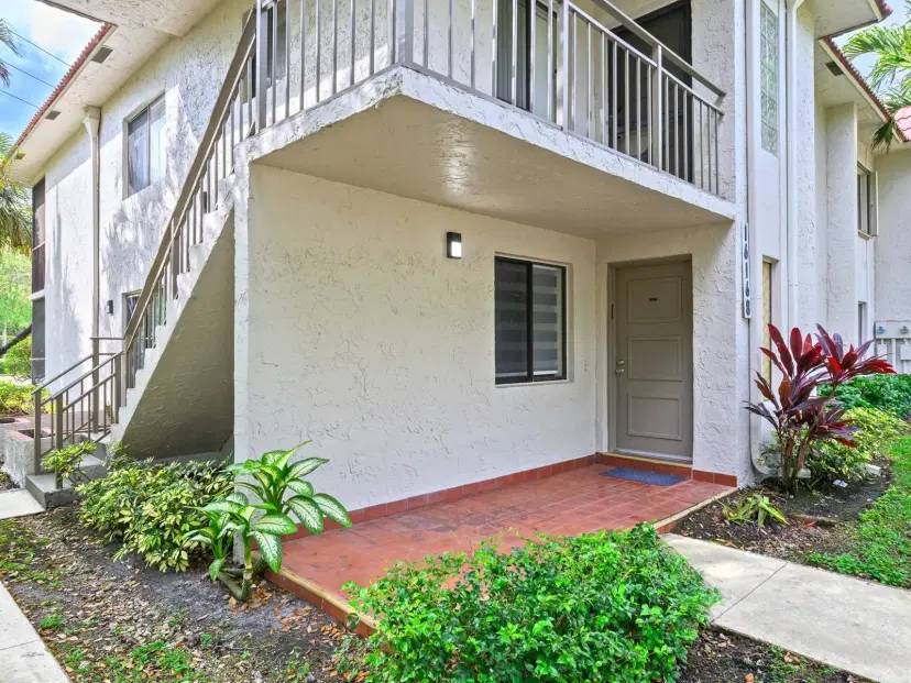 Picture of 16168 Laurel Dr 101, Weston FL 33326