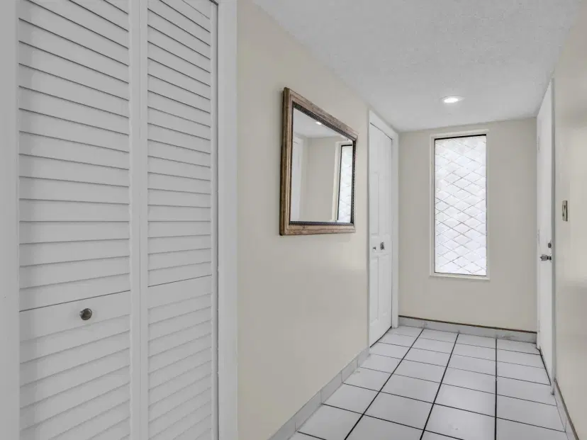 Picture of 16168 Laurel Dr 101, Weston FL 33326
