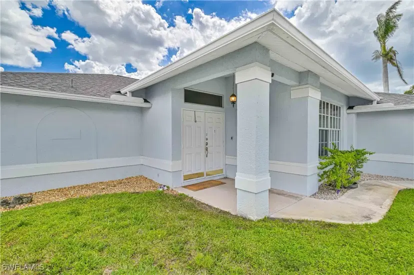 Picture of 9232 Cypress Dr N, Fort Myers FL 33967