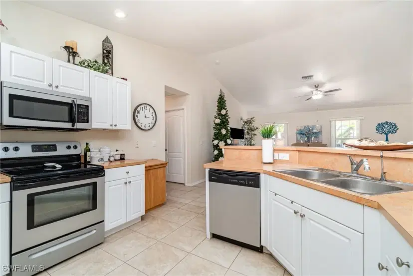 Picture of 417 NW 3Rd Ter, Cape Coral FL 33993
