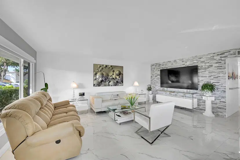 Picture of 114 Greenbrier C, West Palm Beach FL 33417