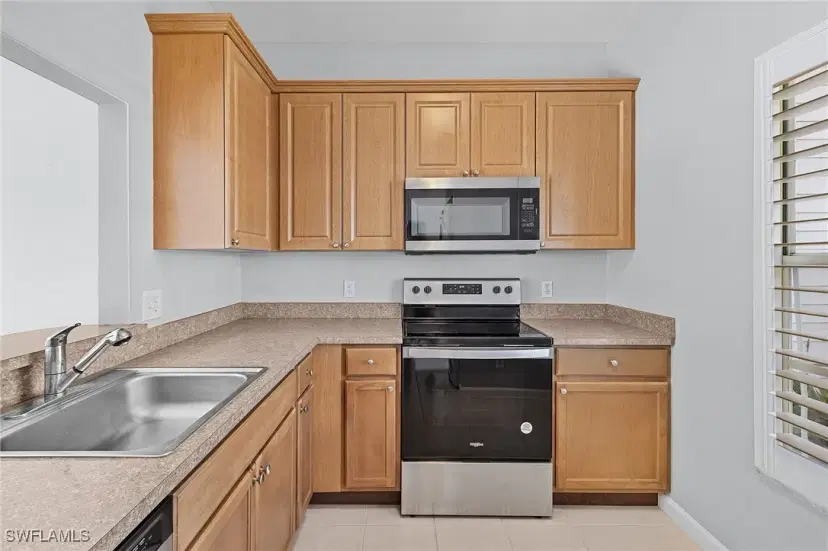 Picture of 6091 Lake Front Dr, Fort Myers FL 33908