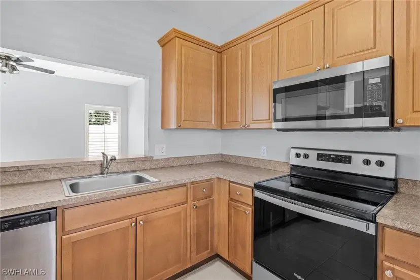 Picture of 6091 Lake Front Dr, Fort Myers FL 33908