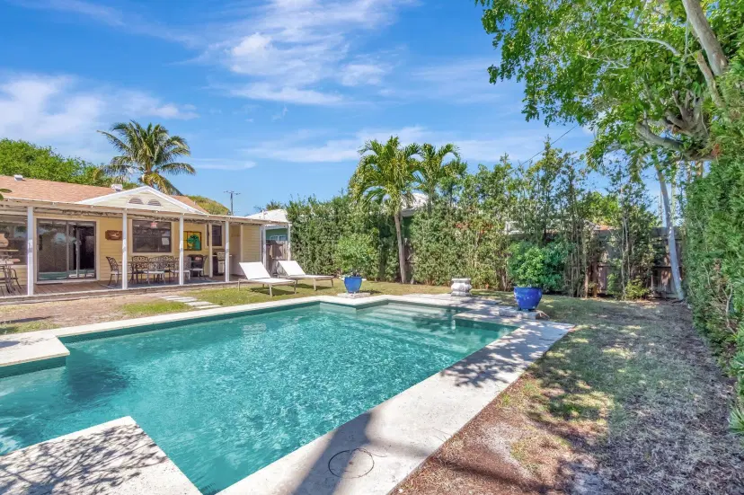 Picture of 528 N Palmway, Lake Worth Beach FL 33460