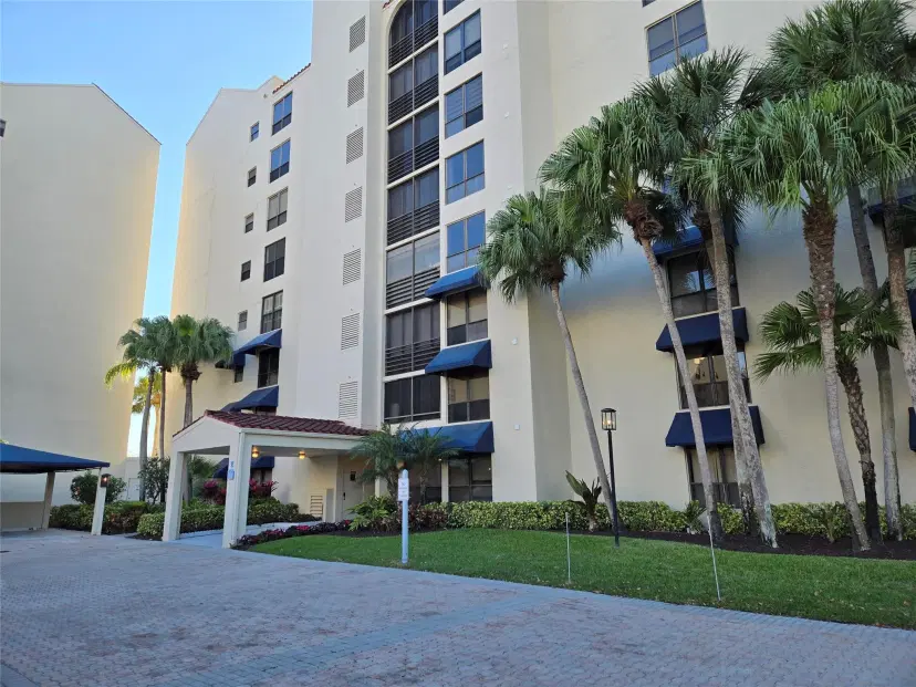 Picture of 7580 Regency Lake Dr 402, Boca Raton FL 33433