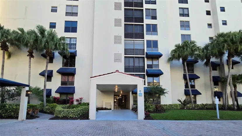 Picture of 7580 Regency Lake Dr 402, Boca Raton FL 33433