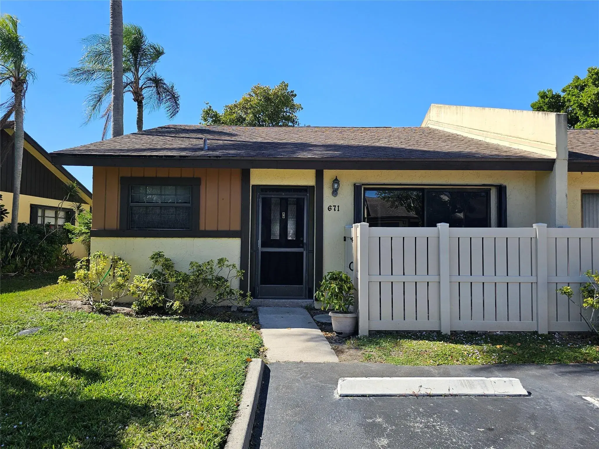 Picture of 671 Banks Rd 671, Margate, FL 33063