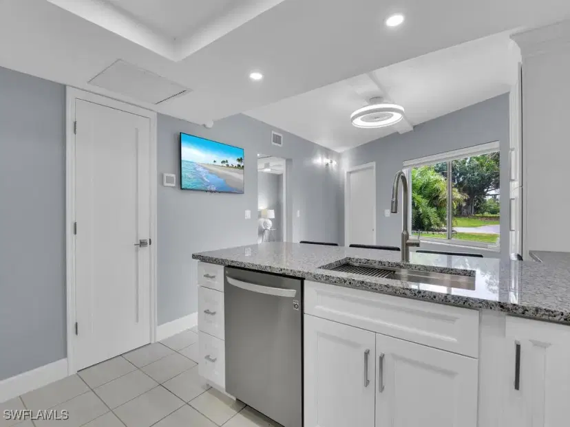 Picture of 5111 Manor Ct 2, Cape Coral FL 33904