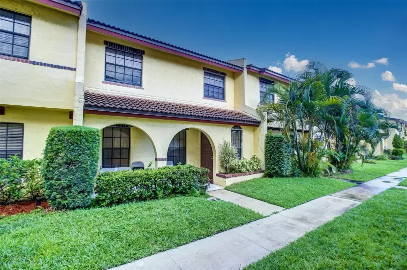 Picture of 2759 NW 47Th Ln 2902, Lauderdale Lakes FL 33313