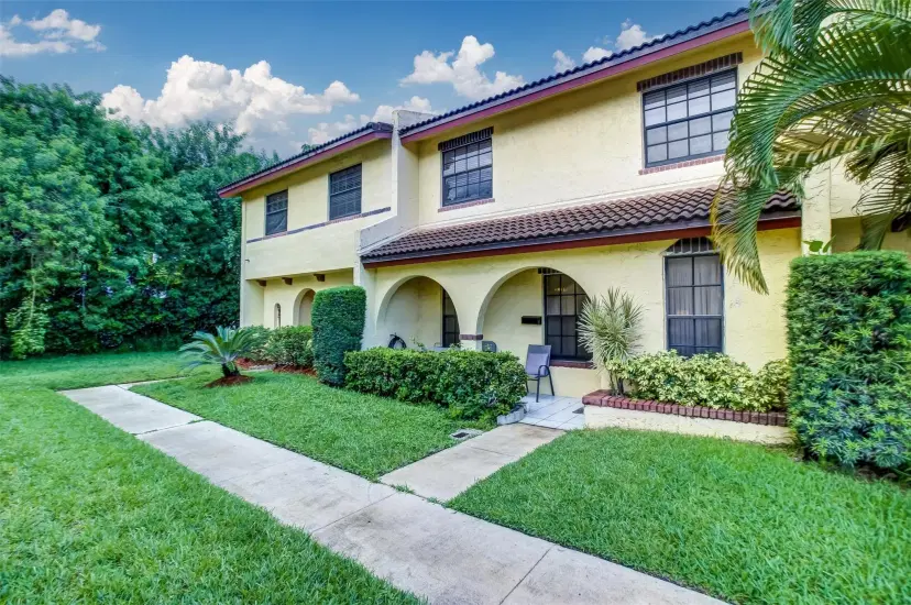 Picture of 2759 NW 47Th Ln 2902, Lauderdale Lakes FL 33313