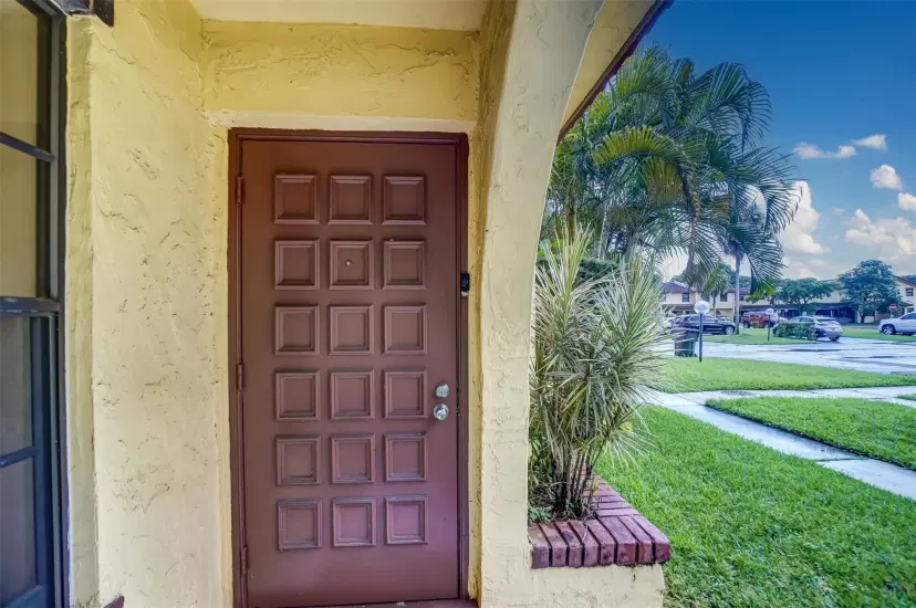 Picture of 2759 NW 47Th Ln 2902, Lauderdale Lakes FL 33313