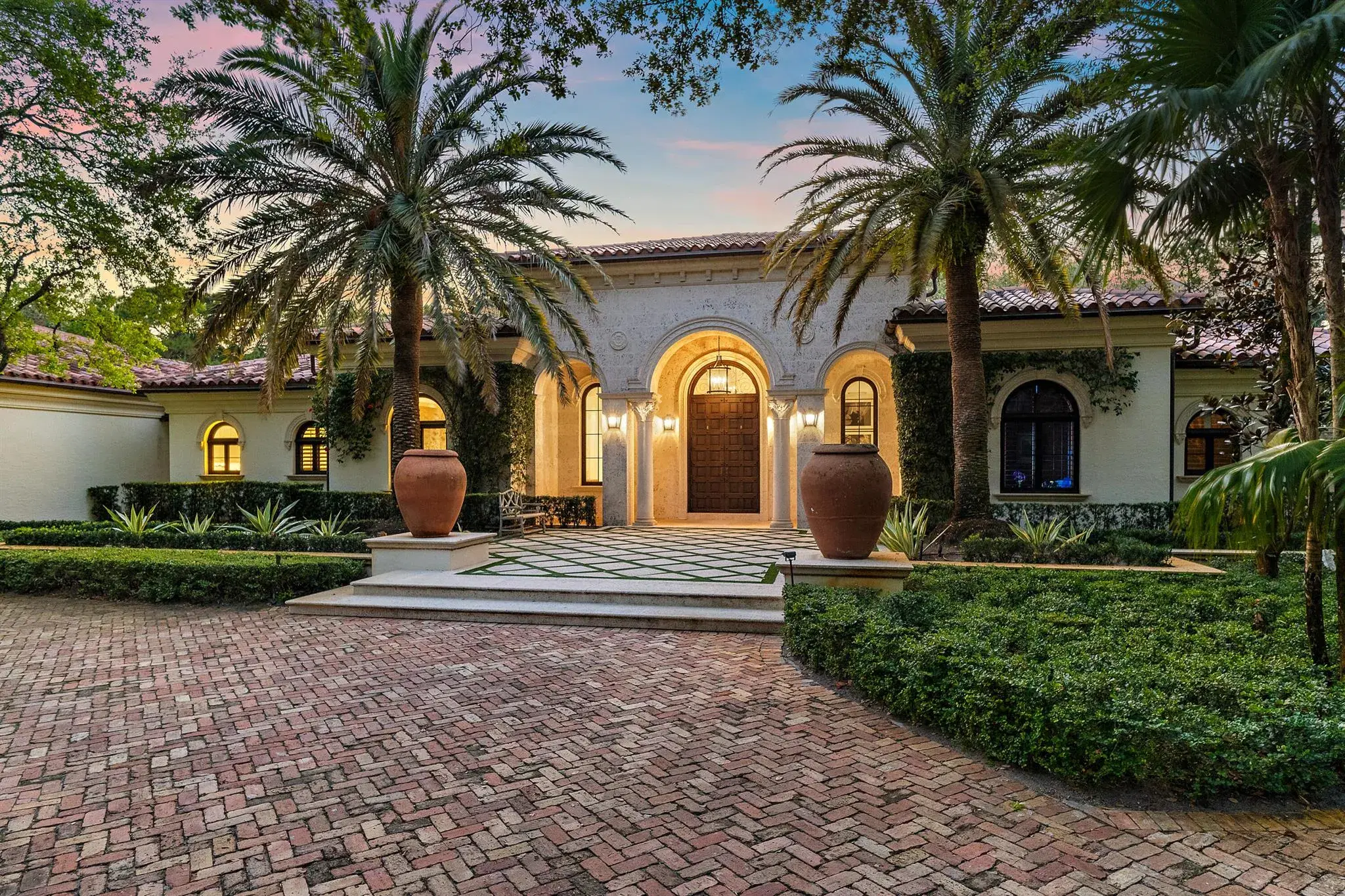 Picture of 150 Bears Club Drive, Jupiter, FL 33477