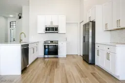 Picture of 662 Lambton Ln, Naples, FL 34104