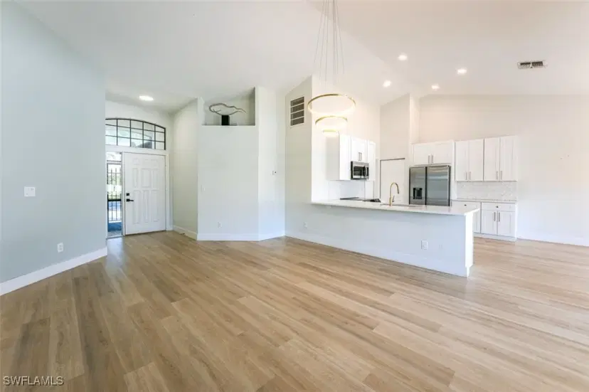 Picture of 662 Lambton Ln, Naples FL 34104