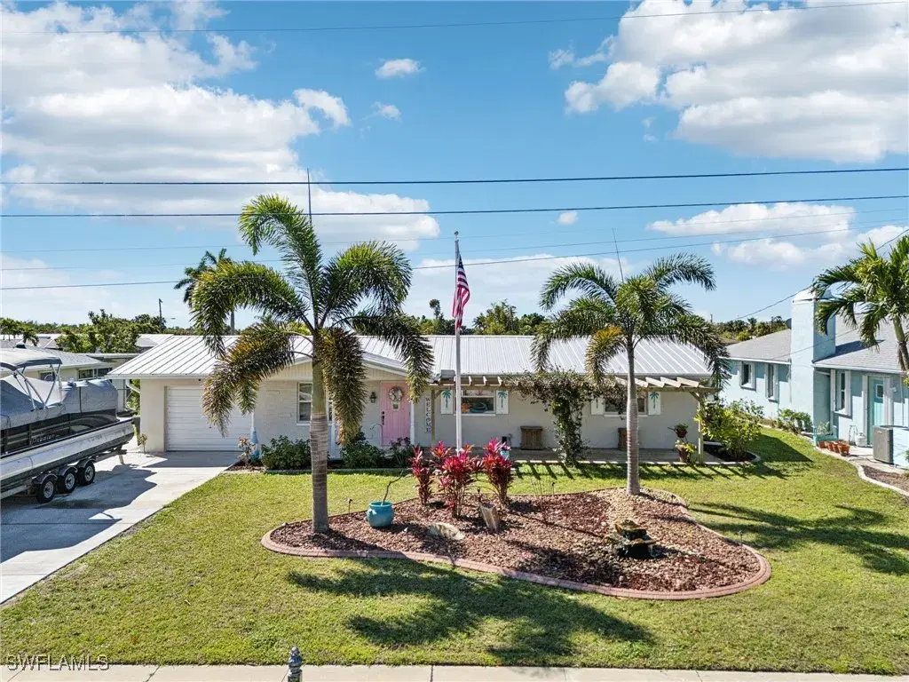 Picture of 1691 Lakeside Ter, North Fort Myers, FL 33903